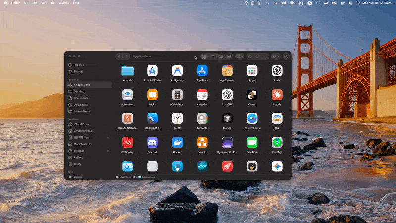 TrackPinch resizing a Finder window with a two-finger trackpad gesture